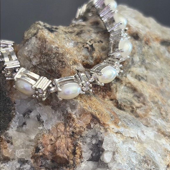 Vintage Avon Moonstone Style Tennis Bracelet June Birthstone Silver Tone NIB B32 - Picture 10 of 14